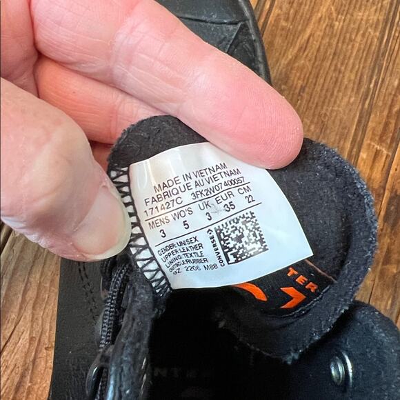 Women’s Converse leather shoe winter climate Black Chuck Taylor High-Top shoe - Picture 7 of 7